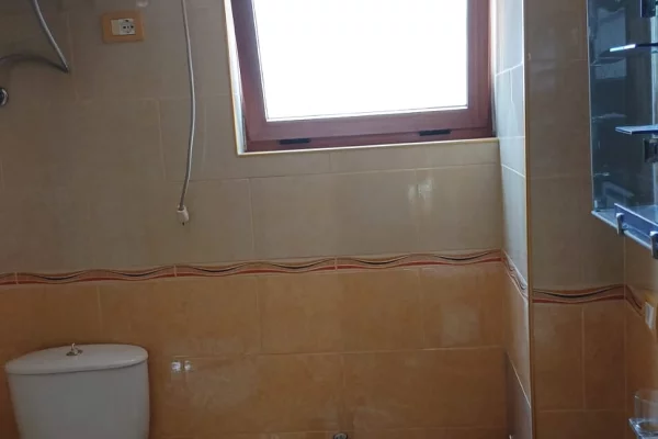 Shtepi me qera Apartament ne Tirane, 2+1, Mobilimi E mobiluar, Pagesa 55,000  Leke.