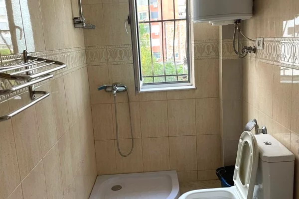Shtepi me qera Apartament ne Tirane, 2+1, Mobilimi E mobiluar, Pagesa 60,000  Leke.