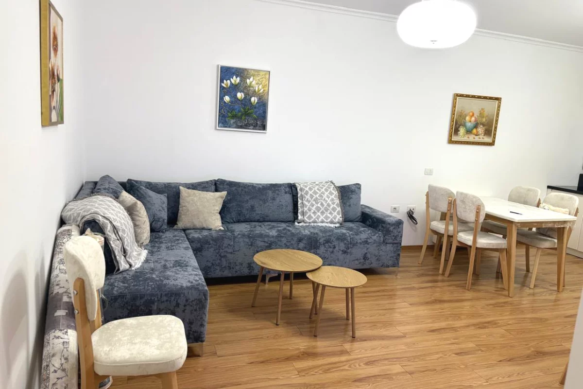 Shtepi me qera Apartament ne Tirane, 2+1, Mobilimi E mobiluar, Pagesa 80,000  Leke.