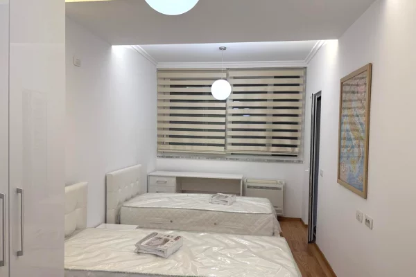 Shtepi me qera Apartament ne Tirane, 2+1, Mobilimi E mobiluar, Pagesa 80,000  Leke.