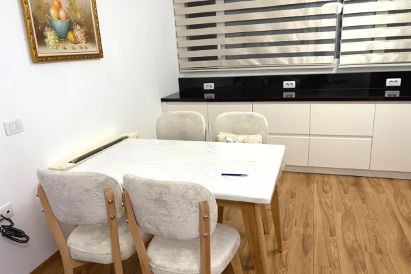 Shtepi me qera Apartament ne Tirane, 2+1, Mobilimi E mobiluar, Pagesa 80,000  Leke.