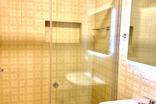 Shtepi me qera Apartament ne Tirane, 2+1, Mobilimi E mobiluar, Pagesa 850  Euro.