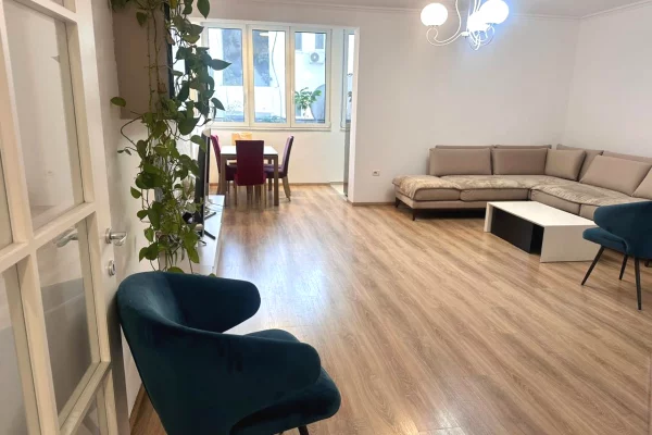 Shtepi me qera Apartament ne Tirane, 3+1, Mobilimi E mobiluar, Pagesa 1,000  Euro.