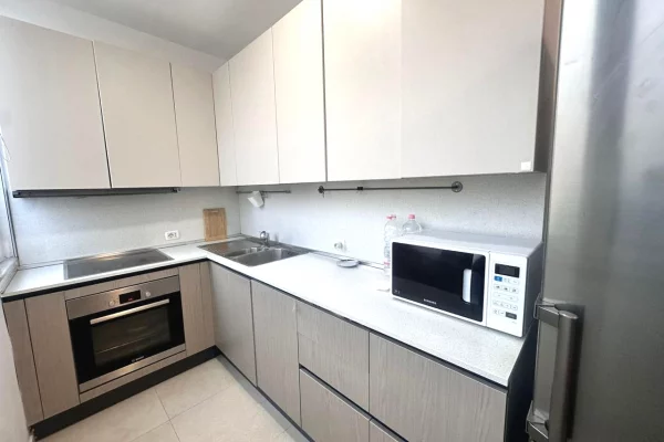 Shtepi me qera Apartament ne Tirane, 3+1, Mobilimi E mobiluar, Pagesa 1,000  Euro.
