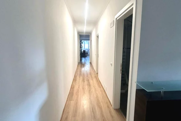 Shtepi me qera Apartament ne Tirane, 3+1, Mobilimi E mobiluar, Pagesa 1,000  Euro.