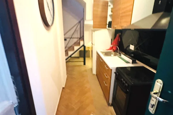 Shtepi me qera Apartament ne Tirane, 5+1, Mobilimi E mobiluar, Pagesa 2,500  Euro.
