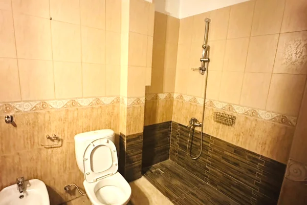 Shtepi me qera Apartament ne Tirane, 5+1, Mobilimi E mobiluar, Pagesa 2,500  Euro.