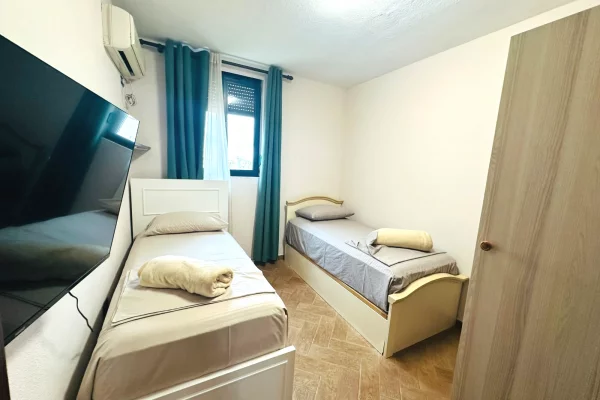 Shtepi me qera 5+1 ne Tirane - 2,500 Euro