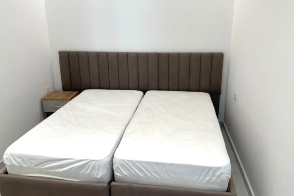 Shtepi me qera Apartament ne Tirane, 1+1, Mobilimi E mobiluar, Pagesa 45,000  Leke.