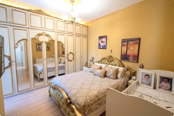 Shtepi me qera Apartament ne Tirane, 2+1, Mobilimi E mobiluar, Pagesa 1,000  Euro.