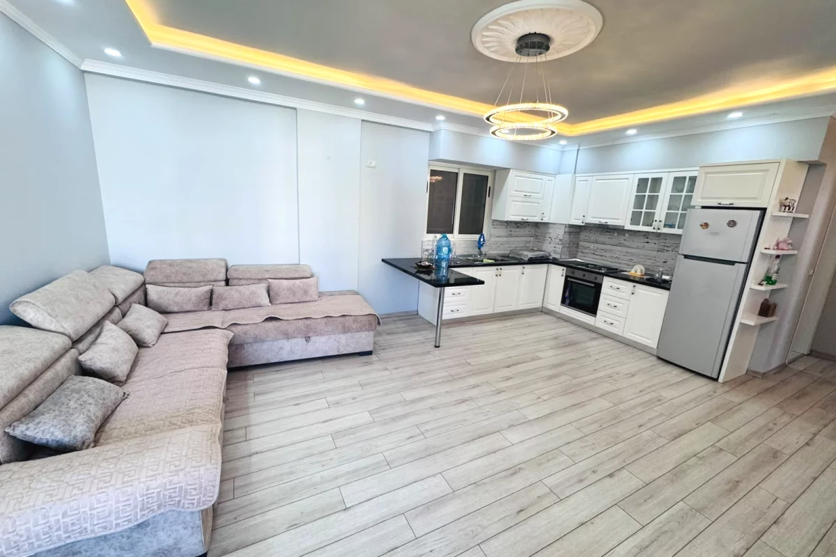 Shtepi ne shitje Apartament ne Tirane, 2+1, Mobilimi E mobiluar, Pagesa 15,000,000  Leke.
