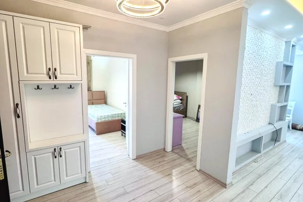 Shtepi ne shitje Apartament ne Tirane, 2+1, Mobilimi E mobiluar, Pagesa 15,000,000  Leke.