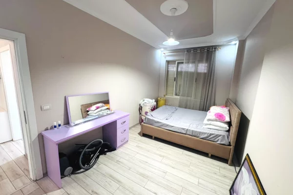 Shtepi ne shitje Apartament ne Tirane, 2+1, Mobilimi E mobiluar, Pagesa 15,000,000  Leke.