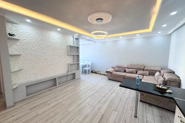 Shtepi ne shitje Apartament ne Tirane, 2+1, Mobilimi E mobiluar, Pagesa 15,000,000  Leke.