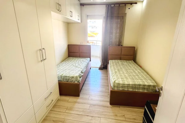 Shtepi ne shitje Apartament ne Tirane, 2+1, Mobilimi E mobiluar, Pagesa 15,000,000  Leke.