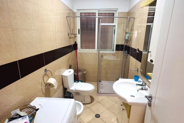 Shtepi ne shitje Apartament ne Tirane, 2+1, Mobilimi E mobiluar, Pagesa 15,000,000  Leke.