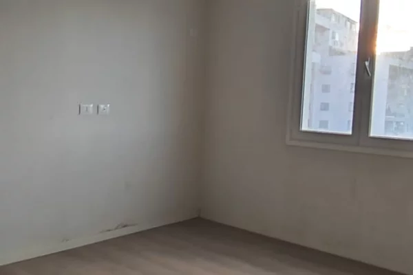 Shtepi ne shitje Apartament ne Tirane, 2+1, Mobilimi Bosh, pa mobiluar, Pagesa 17,000,000  Leke.