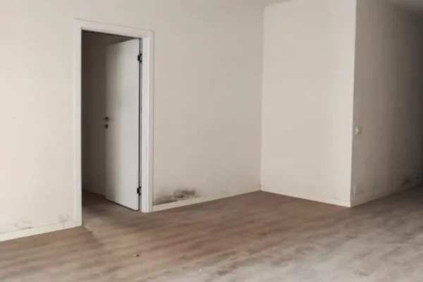 Shtepi ne shitje Apartament ne Tirane, 2+1, Mobilimi Bosh, pa mobiluar, Pagesa 17,000,000  Leke.
