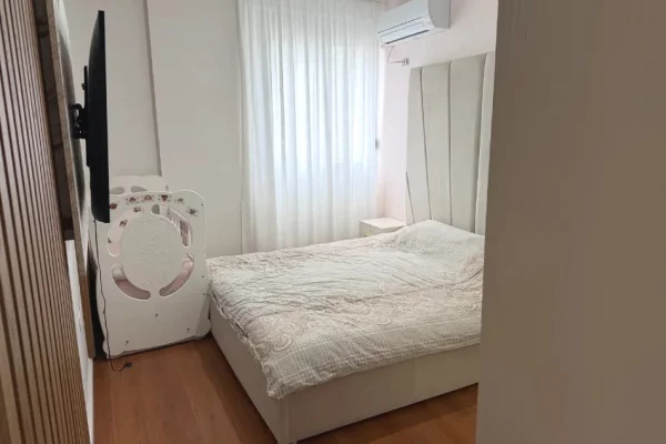 Shtepi me qera Apartament ne Tirane, 2+1, Mobilimi E mobiluar, Pagesa 75,000  Leke.