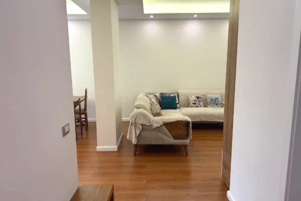 Shtepi me qera Apartament ne Tirane, 2+1, Mobilimi E mobiluar, Pagesa 75,000  Leke.