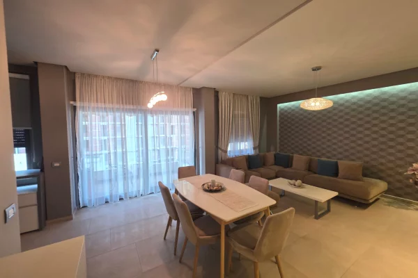 Jepet me qera apartament 2+1+2 tualete te Ring Center