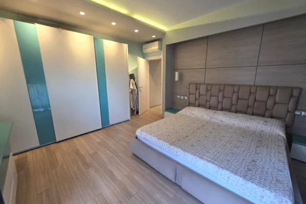 Shtepi me qera Apartament ne Tirane, 2+1, Mobilimi E mobiluar, Pagesa 1,000  Euro.