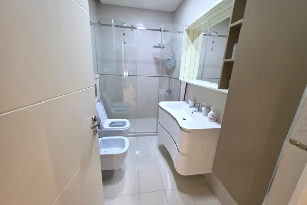 Shtepi me qera Apartament ne Tirane, 2+1, Mobilimi E mobiluar, Pagesa 1,000  Euro.