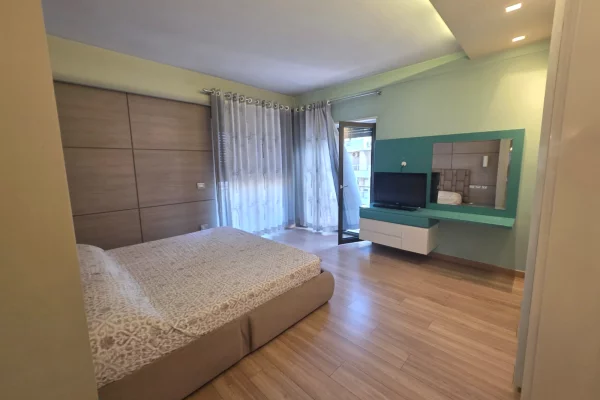 Shtepi me qera Apartament ne Tirane, 2+1, Mobilimi E mobiluar, Pagesa 1,000  Euro.