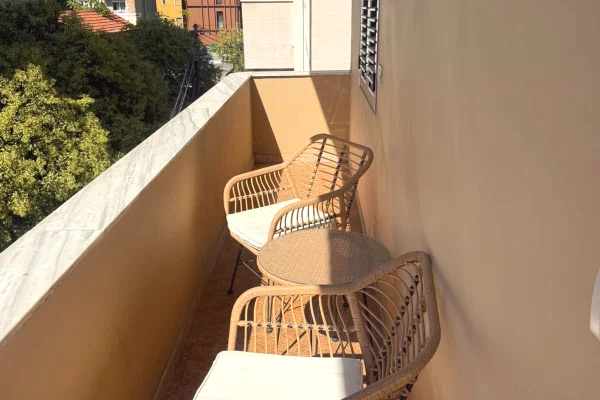 Shtepi me qera Apartament ne Tirane, 2+1, Mobilimi E mobiluar, Pagesa 70,000  Leke.