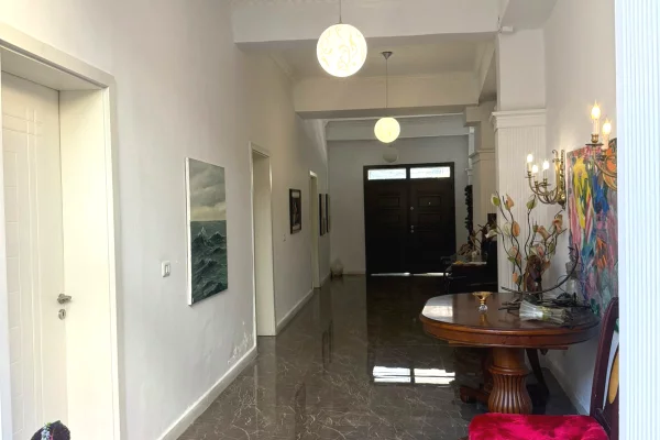 Shtepi me qera Apartament ne Tirane, 2+1, Mobilimi E mobiluar, Pagesa 70,000  Leke.