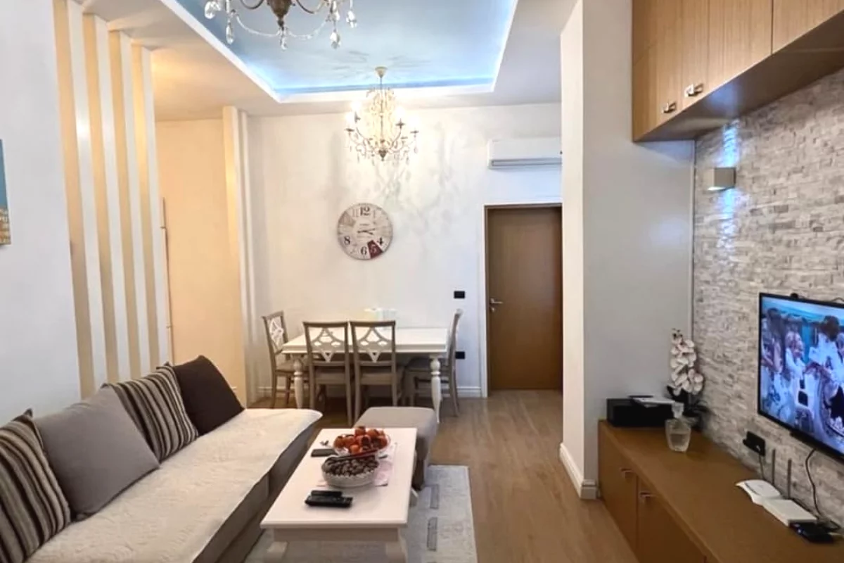 Shtepi ne shitje Apartament ne Tirane, 2+1, Mobilimi E mobiluar, Pagesa 19,500,000  Leke.