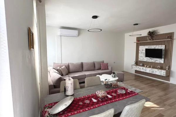 Shtepi ne shitje Apartament ne Tirane, 2+1, Mobilimi E mobiluar, Pagesa 19,500,000  Leke.