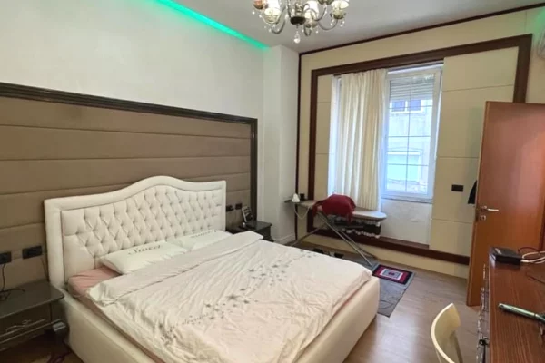 Shtepi ne shitje Apartament ne Tirane, 2+1, Mobilimi E mobiluar, Pagesa 19,500,000  Leke.