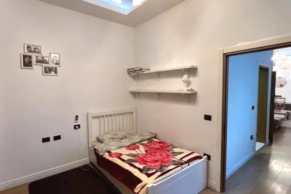 Shtepi ne shitje Apartament ne Tirane, 2+1, Mobilimi E mobiluar, Pagesa 19,500,000  Leke.