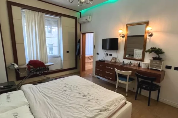 Shtepi ne shitje Apartament ne Tirane, 2+1, Mobilimi E mobiluar, Pagesa 19,500,000  Leke.