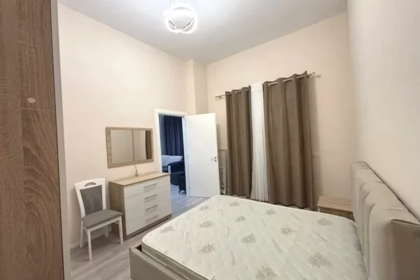 Shtepi me qera Apartament ne Tirane, 1+1, Mobilimi E mobiluar, Pagesa 55,000  Leke.