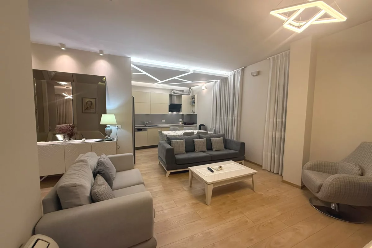 Shtepi ne shitje Apartament ne Tirane, 2+1, Mobilimi E mobiluar, Pagesa 13,500,000  Leke.