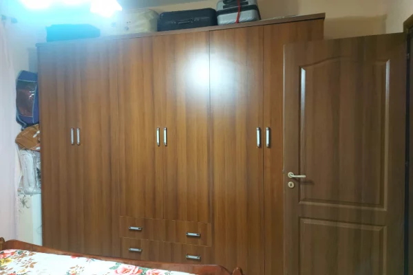 Shtepi ne shitje Apartament ne Tirane, 2+1, Mobilimi E mobiluar, Pagesa 13,500,000  Leke.