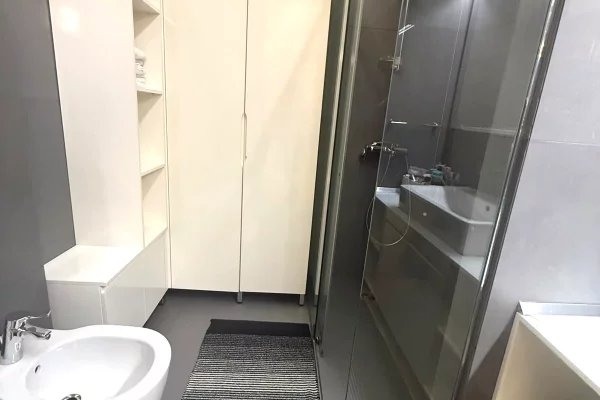 Shtepi ne shitje Apartament ne Tirane, 2+1, Mobilimi E mobiluar, Pagesa 330,000  Euro.