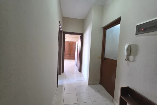 Shtepi me qera Apartament ne Tirane, 1+1, Mobilimi E mobiluar, Pagesa 45,000  Leke.