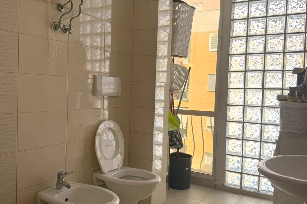 Shtepi me qera Apartament ne Tirane, 2+1, Mobilimi E mobiluar, Pagesa 53,000  Leke.