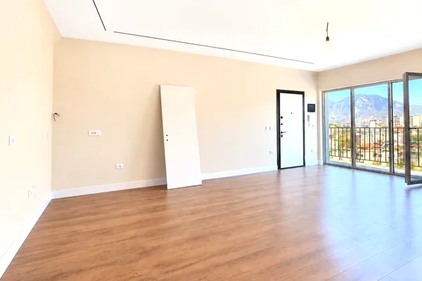 Shtepi ne shitje Apartament ne Tirane, 1+1, Mobilimi Bosh, pa mobiluar, Pagesa 169,000  Euro.