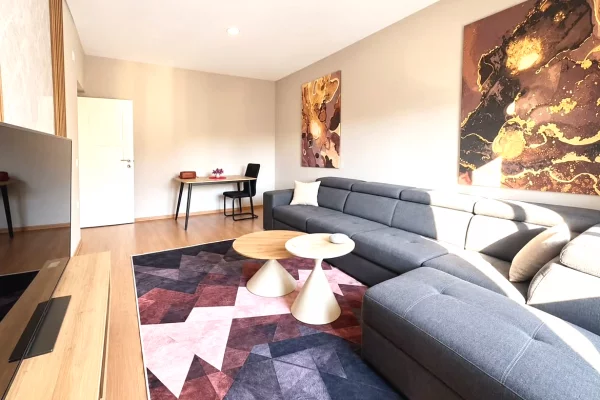 Shtepi ne shitje Apartament ne Tirane, 2+1, Mobilimi E mobiluar, Pagesa 160,000  Euro.