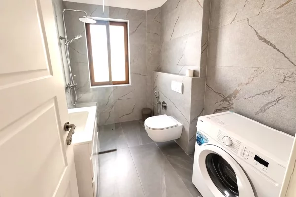 Shtepi ne shitje Apartament ne Tirane, 2+1, Mobilimi E mobiluar, Pagesa 160,000  Euro.