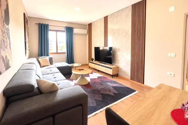 Shtepi ne shitje Apartament ne Tirane, 2+1, Mobilimi E mobiluar, Pagesa 160,000  Euro.