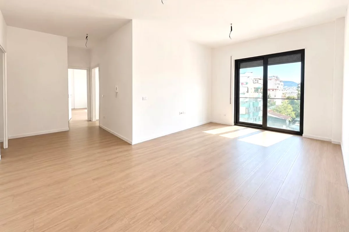 Shtepi ne shitje Apartament ne Tirane, 2+1, Mobilimi Bosh, pa mobiluar, Pagesa 255,000  Euro.