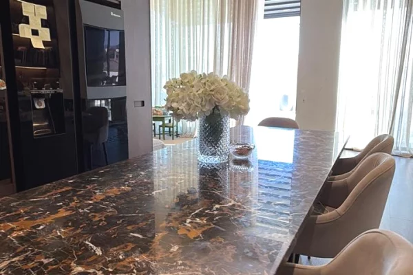 Shtepi ne shitje Apartament ne Tirane, 4+1, Mobilimi E mobiluar, Pagesa 570,000  Euro.