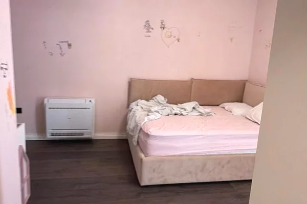 Shtepi ne shitje Apartament ne Tirane, 4+1, Mobilimi E mobiluar, Pagesa 570,000  Euro.