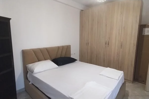 Shtepi me qera Apartament ne Tirane, 1+1, Mobilimi E mobiluar, Pagesa 55,000  Leke.