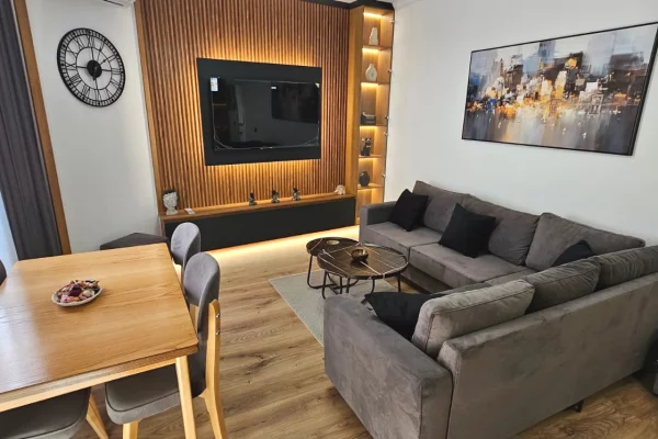 Shtepi ne shitje Apartament ne Tirane, 1+1, Mobilimi E mobiluar, Pagesa 12,900,000  Leke.